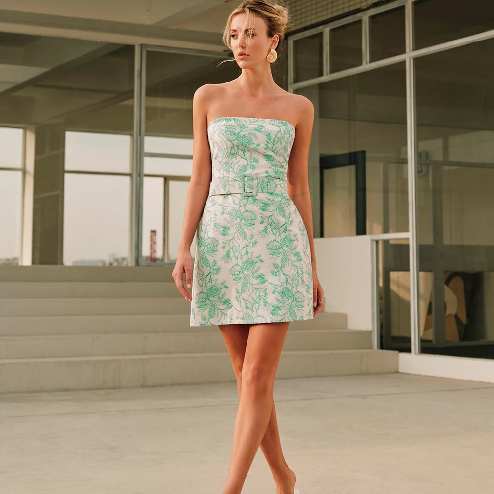 Jacquard strapless short dress with belt
